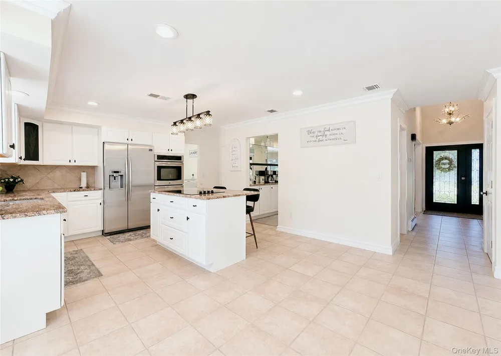 25 Vineyard Way Mount Sinai, NY 11766