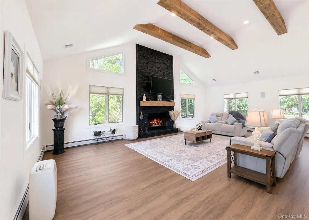 25 Vineyard Way Mount Sinai, NY 11766