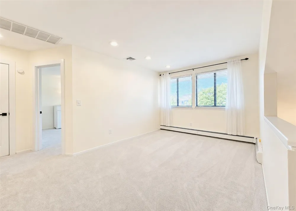 25 Vineyard Way Mount Sinai, NY 11766