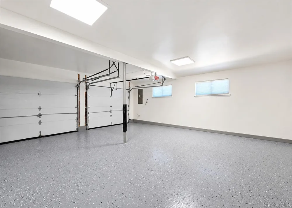 25 Vineyard Way Mount Sinai, NY 11766