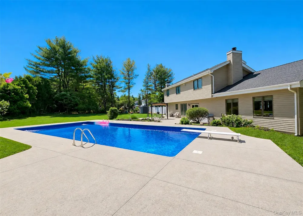 25 Vineyard Way Mount Sinai, NY 11766