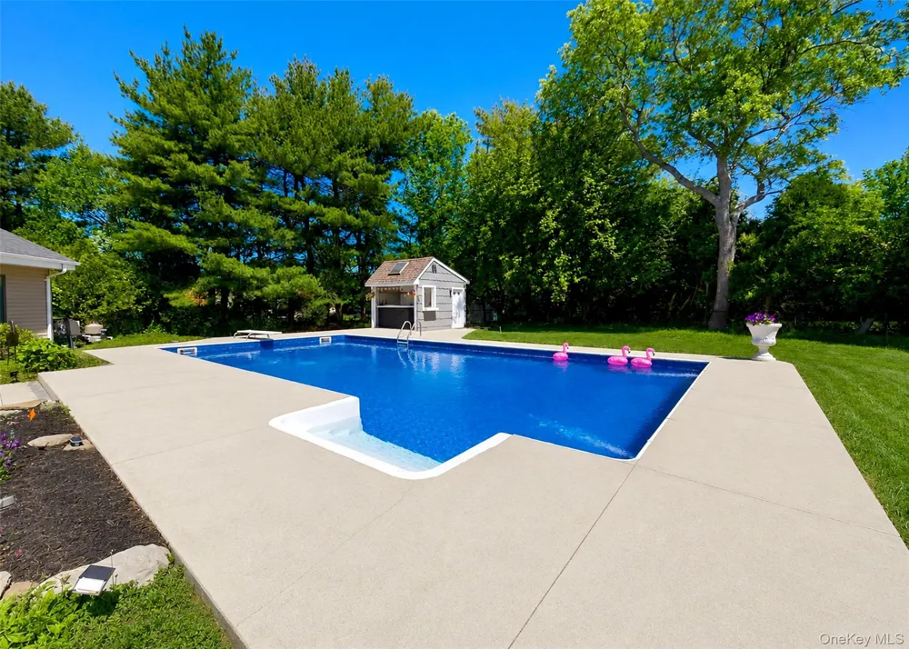 25 Vineyard Way Mount Sinai, NY 11766