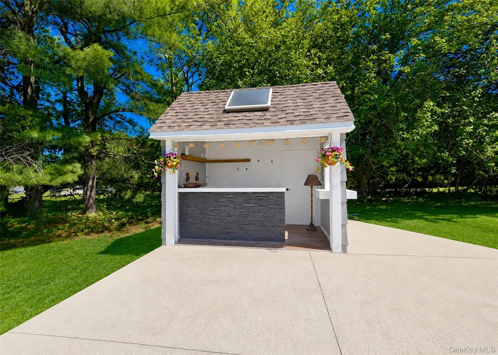 25 Vineyard Way Mount Sinai, NY 11766