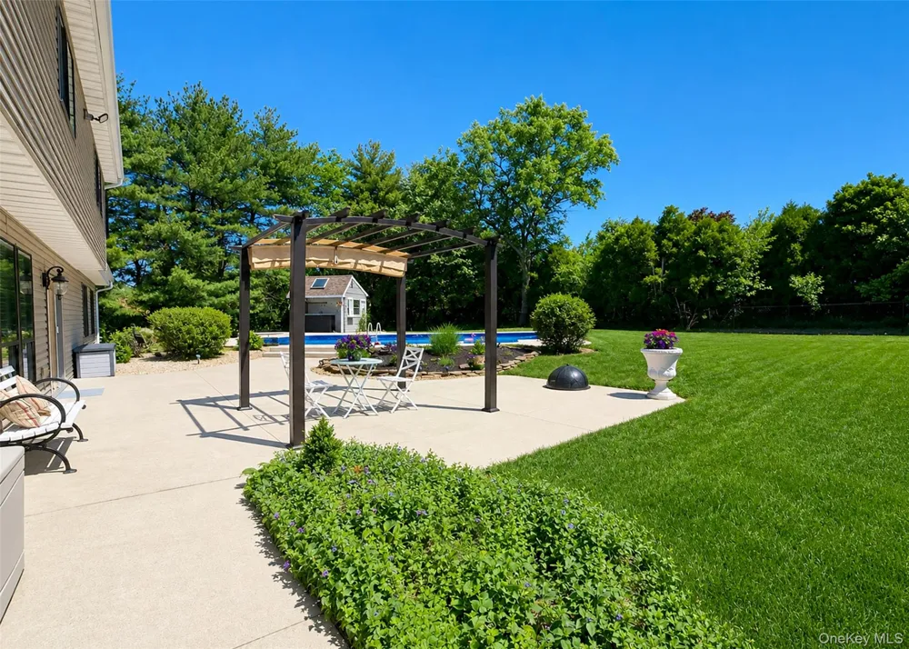 25 Vineyard Way Mount Sinai, NY 11766