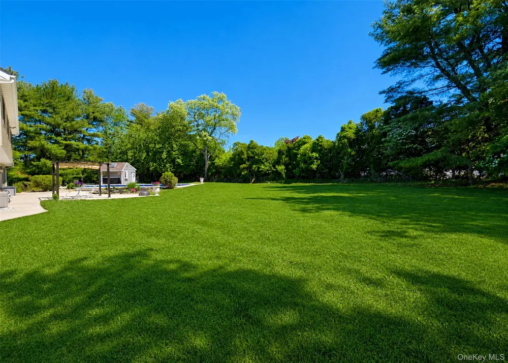25 Vineyard Way Mount Sinai, NY 11766