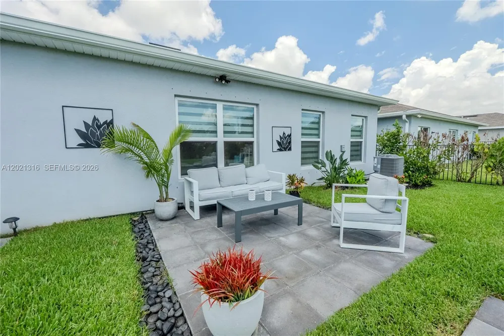 215 Raspberry Rd Fort Pierce, FL 34981