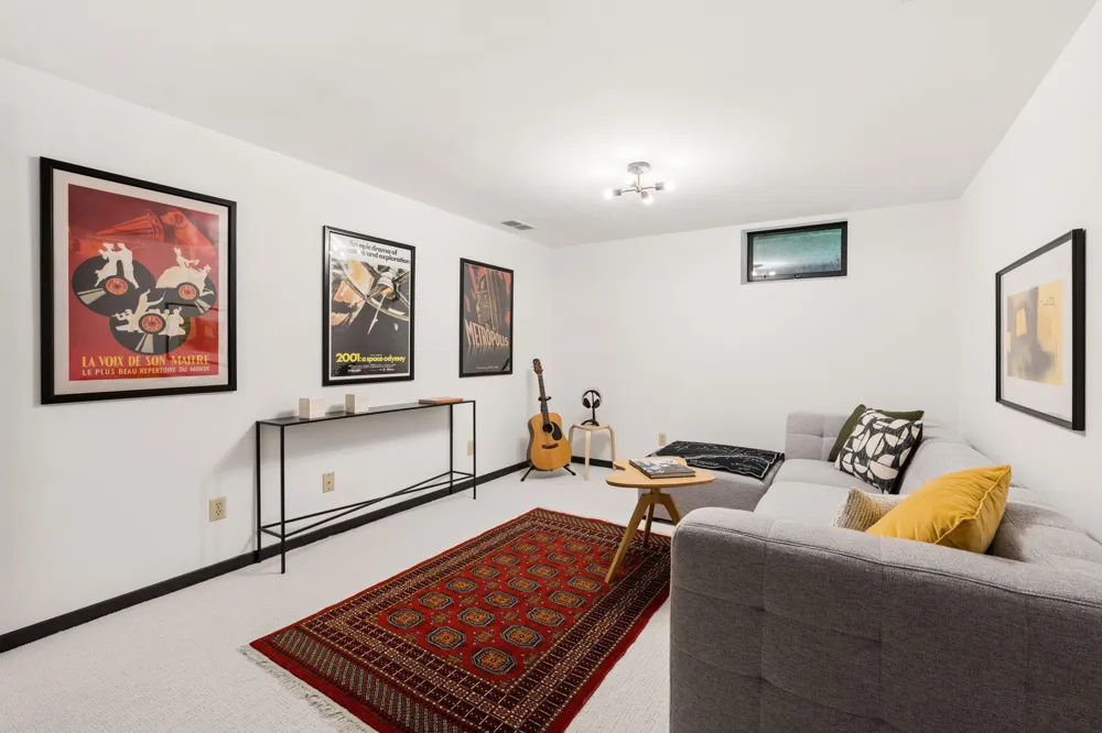 1940 Hunter Lane Mendota Heights, MN 55118