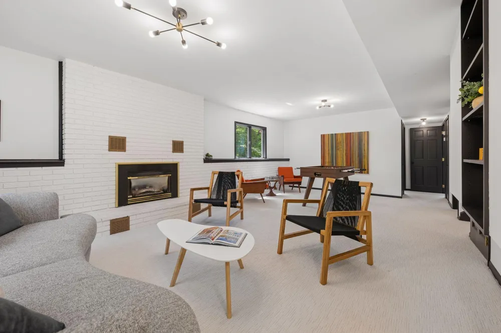 1940 Hunter Lane Mendota Heights, MN 55118
