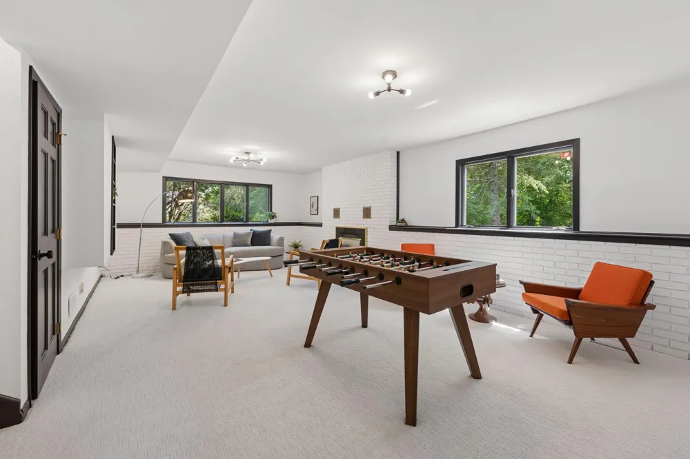 1940 Hunter Lane Mendota Heights, MN 55118