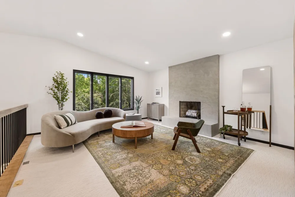 1940 Hunter Lane Mendota Heights, MN 55118