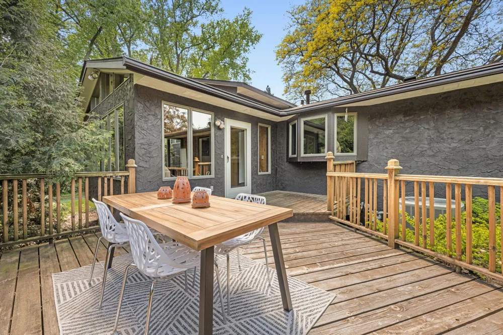 1940 Hunter Lane Mendota Heights, MN 55118