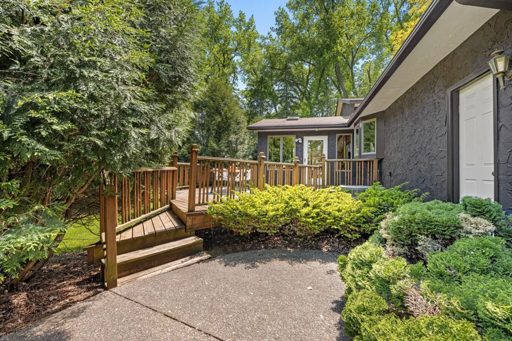 1940 Hunter Lane Mendota Heights, MN 55118