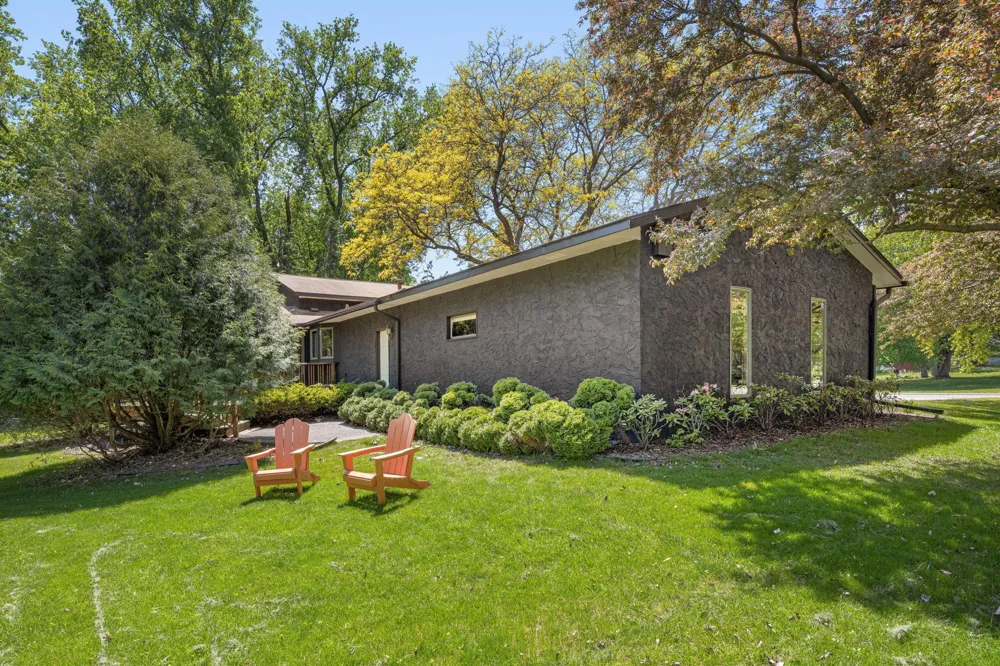 1940 Hunter Lane Mendota Heights, MN 55118