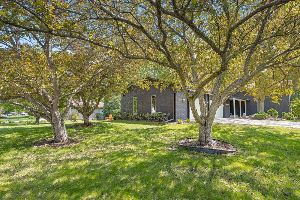 1940 Hunter Lane Mendota Heights, MN 55118