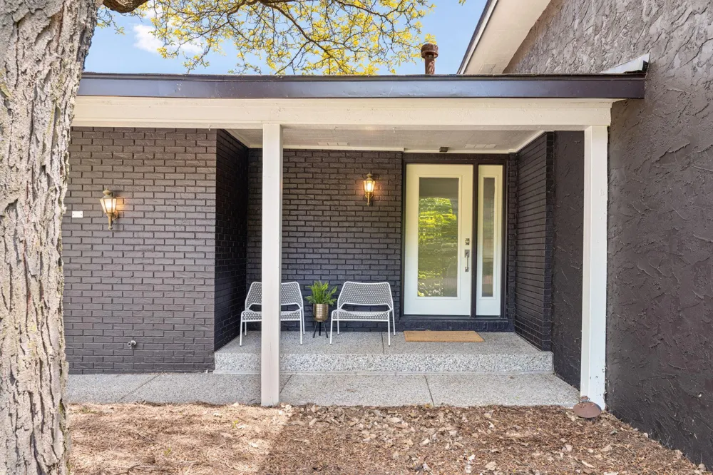 1940 Hunter Lane Mendota Heights, MN 55118