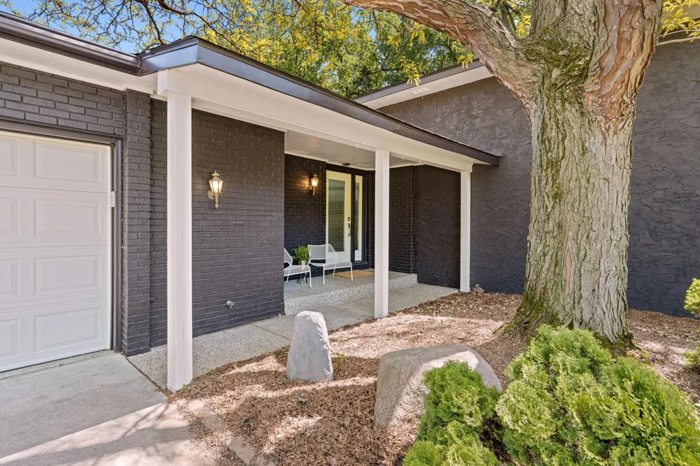 1940 Hunter Lane Mendota Heights, MN 55118