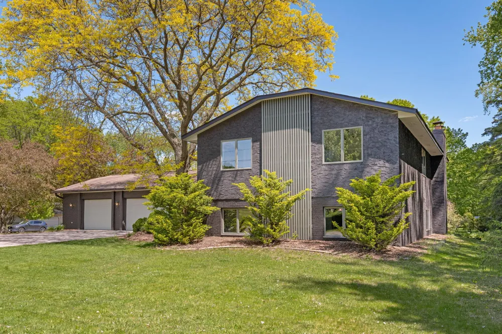 1940 Hunter Lane Mendota Heights, MN 55118
