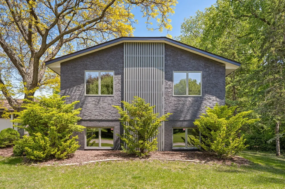 1940 Hunter Lane Mendota Heights, MN 55118