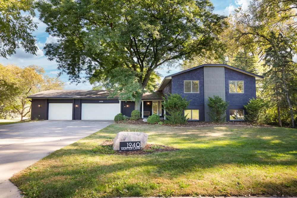 1940 Hunter Lane Mendota Heights, MN 55118