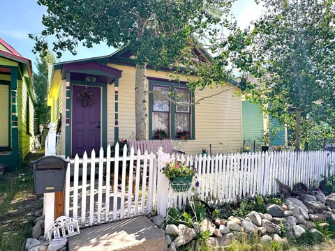 419 E 10th Street