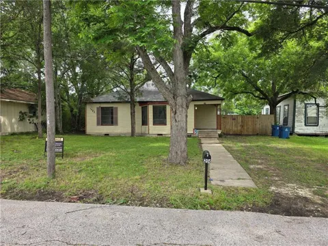 206 Gibbs Street