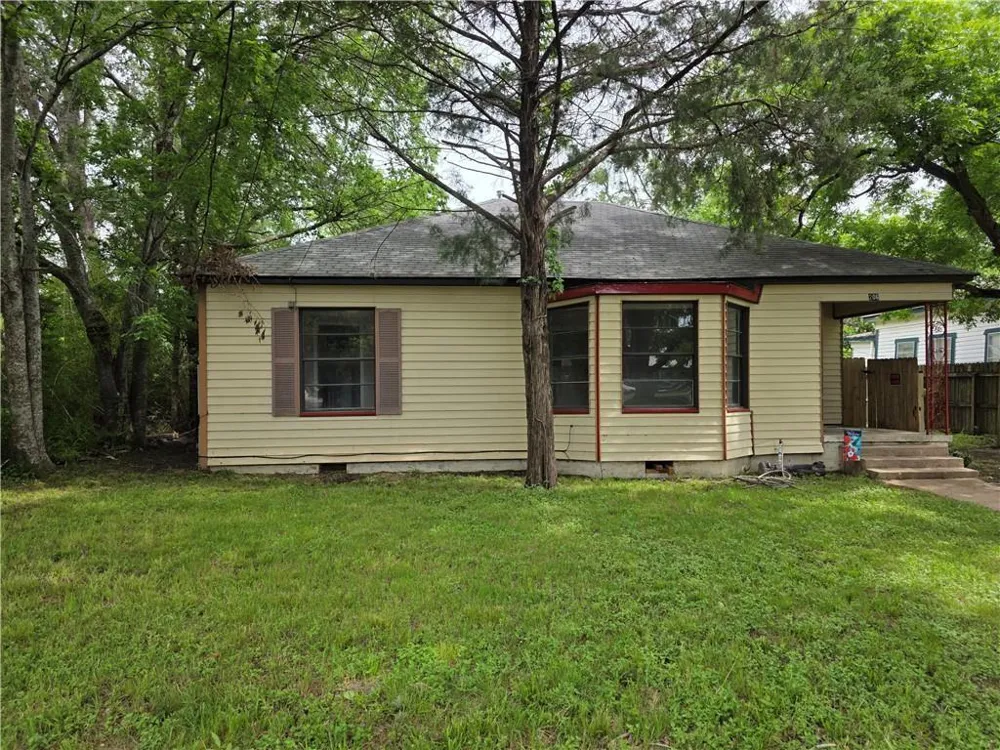 206 Gibbs Street Navasota, TX 77868