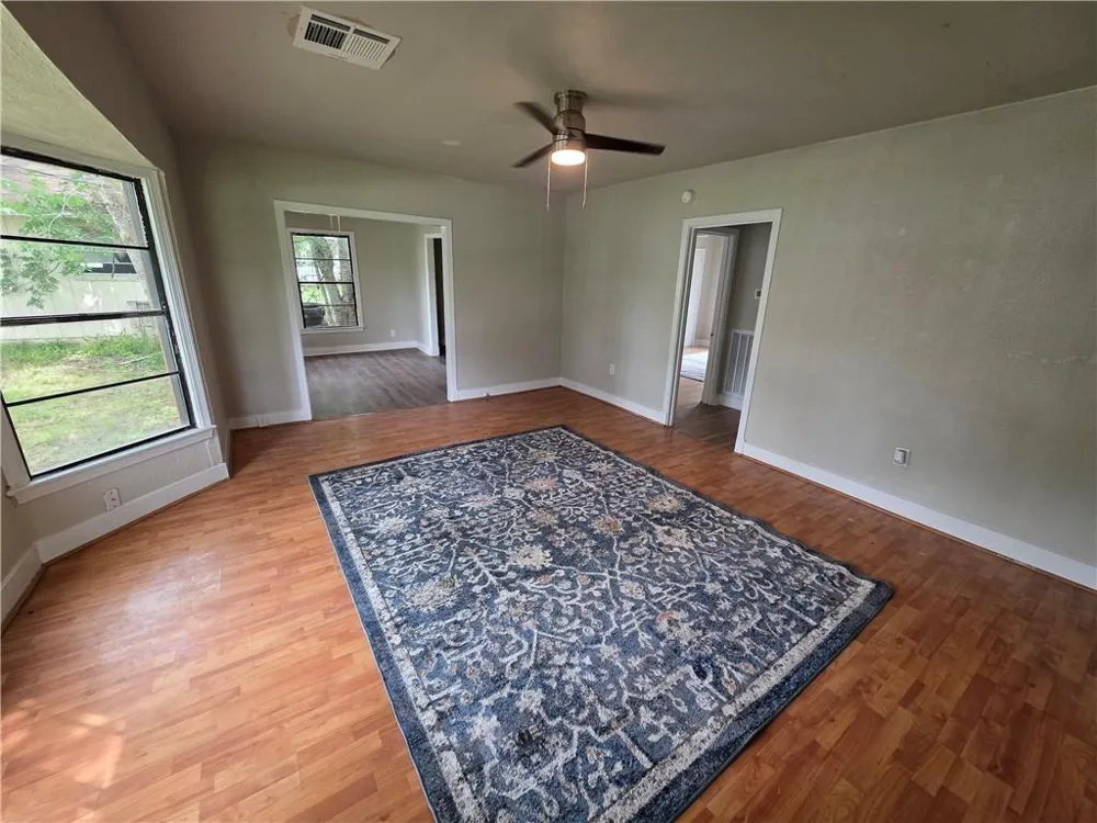 206 Gibbs Street Navasota, TX 77868