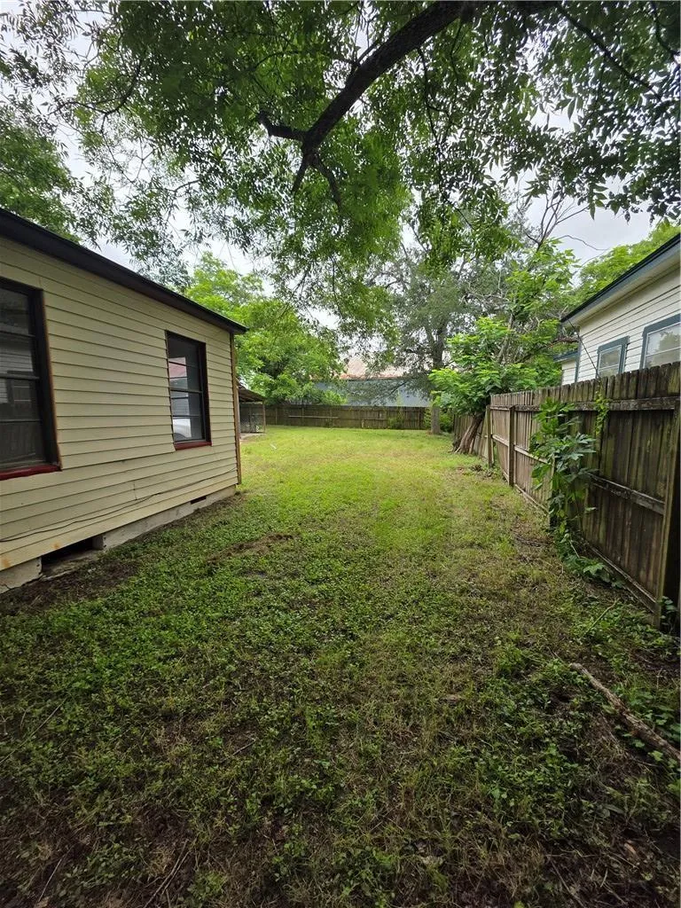 206 Gibbs Street Navasota, TX 77868