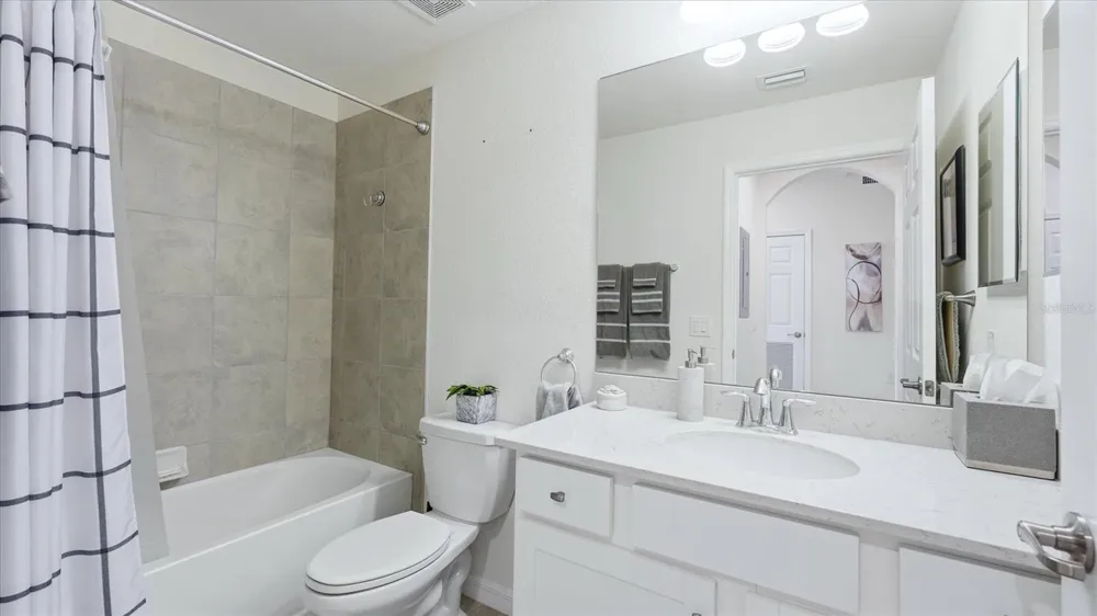 17810 GAWTHROP DRIVE #203 Lakewood Ranch, FL 34211