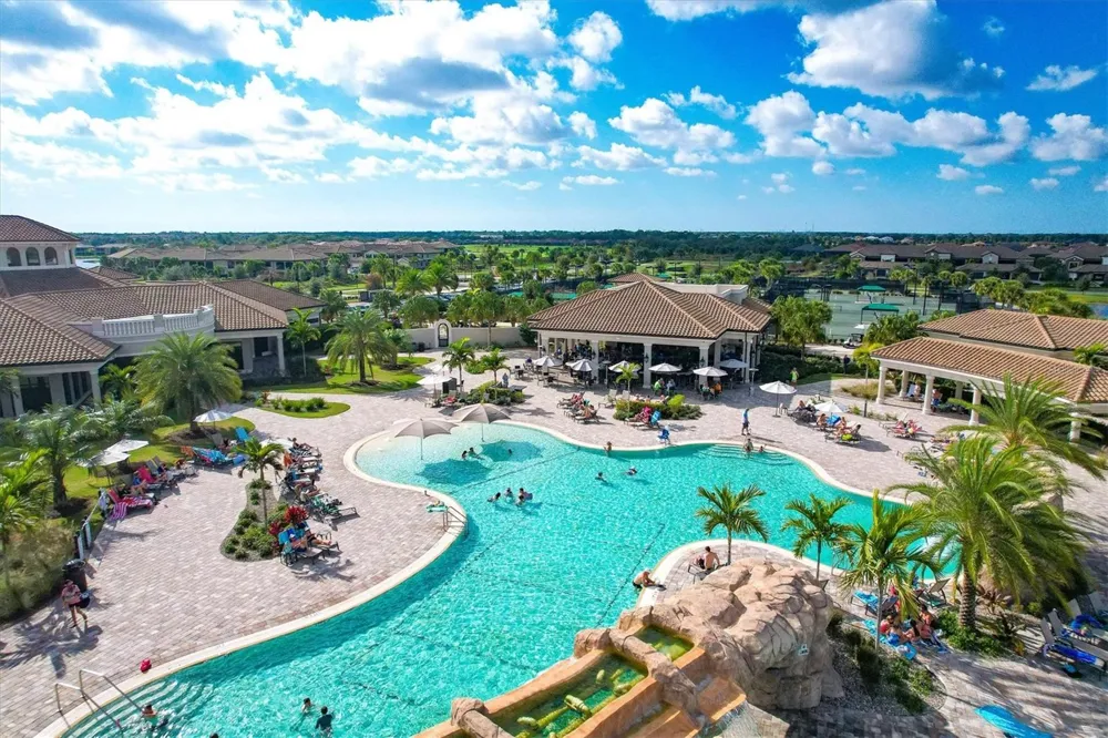 17810 GAWTHROP DRIVE #203 Lakewood Ranch, FL 34211