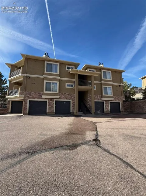 2055 Montura View #204