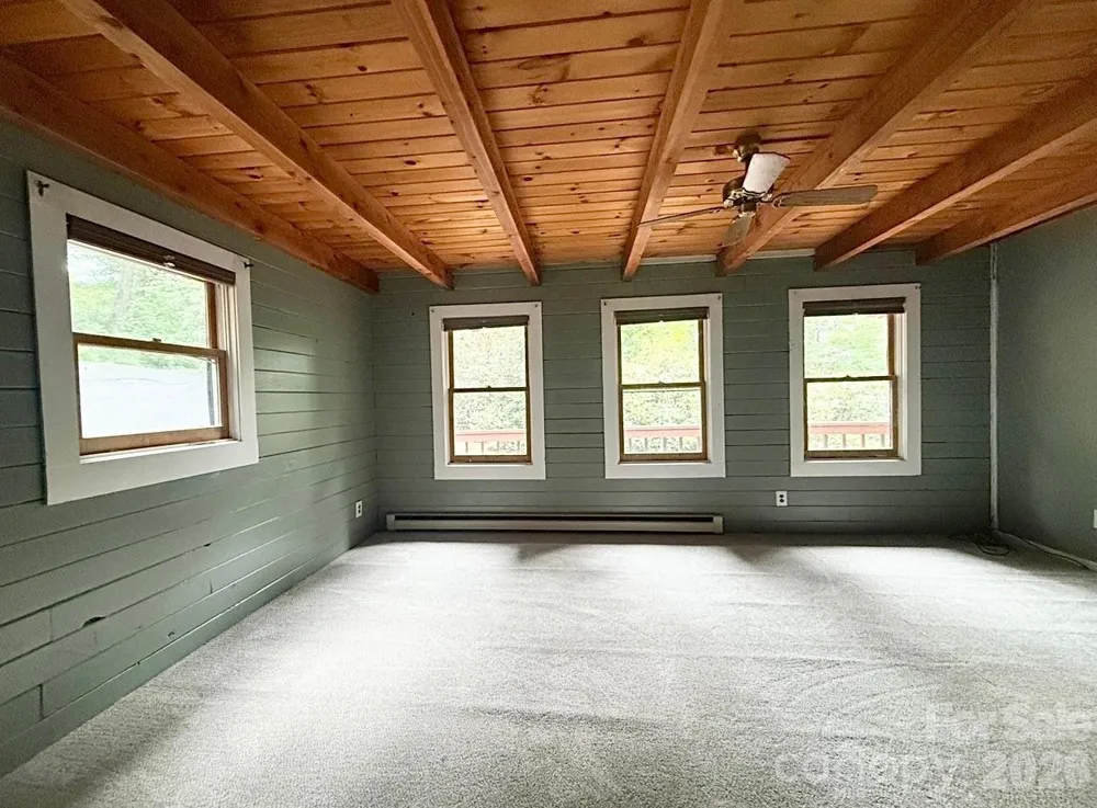 89 Woodcliff Loop Newland, NC 28657