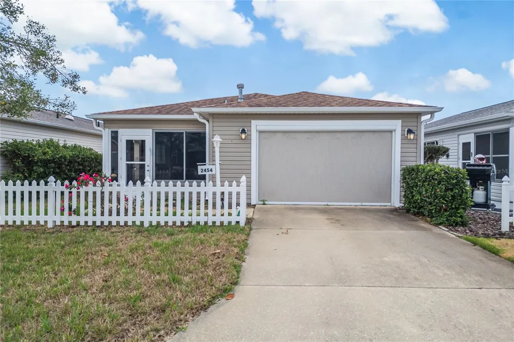2454 SOUTHERN OAK STREET The Villages, FL 32162