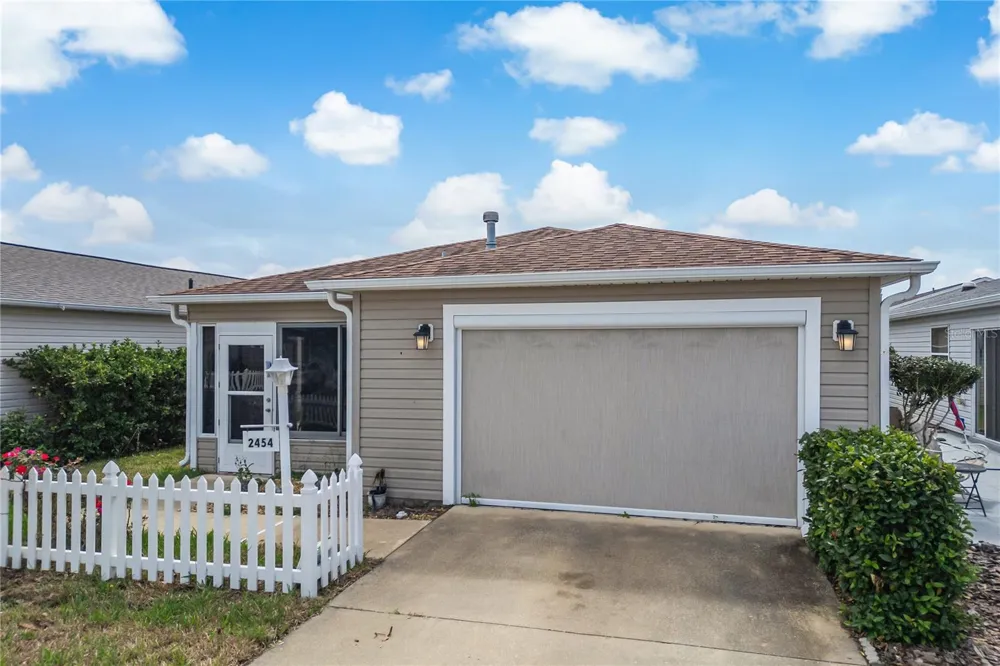 2454 SOUTHERN OAK STREET The Villages, FL 32162