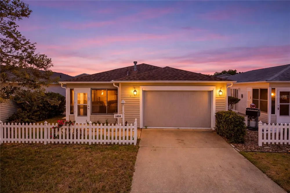 2454 SOUTHERN OAK STREET The Villages, FL 32162