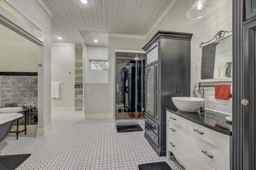104 Kendall Road Spicewood, TX 78669