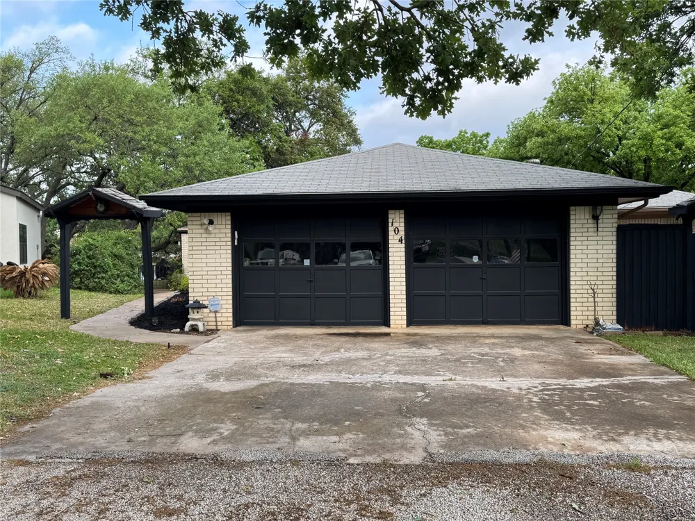 104 Bluebird Lane Highland Haven, TX 78654