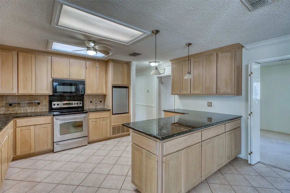 104 Bluebird Lane Highland Haven, TX 78654