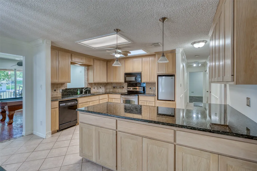 104 Bluebird Lane Highland Haven, TX 78654