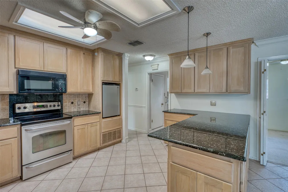 104 Bluebird Lane Highland Haven, TX 78654