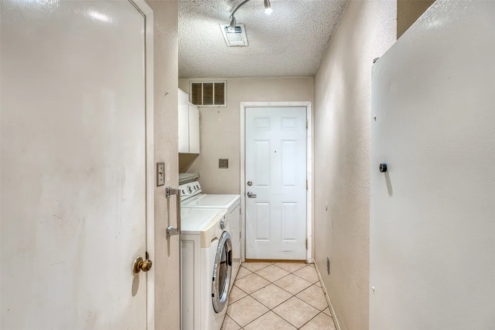 104 Bluebird Lane Highland Haven, TX 78654