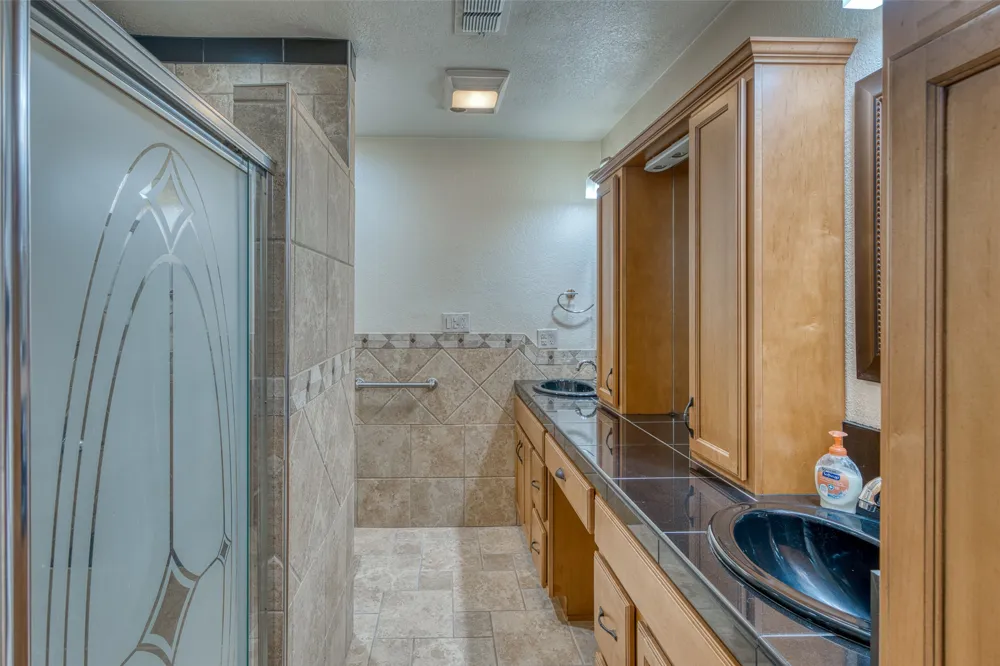 104 Bluebird Lane Highland Haven, TX 78654