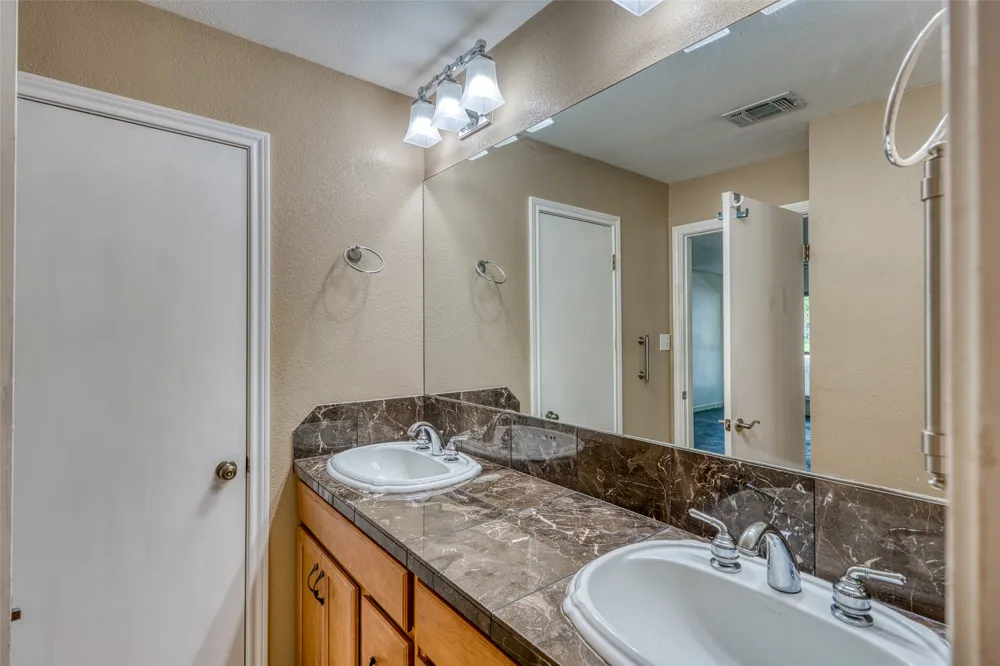 104 Bluebird Lane Highland Haven, TX 78654