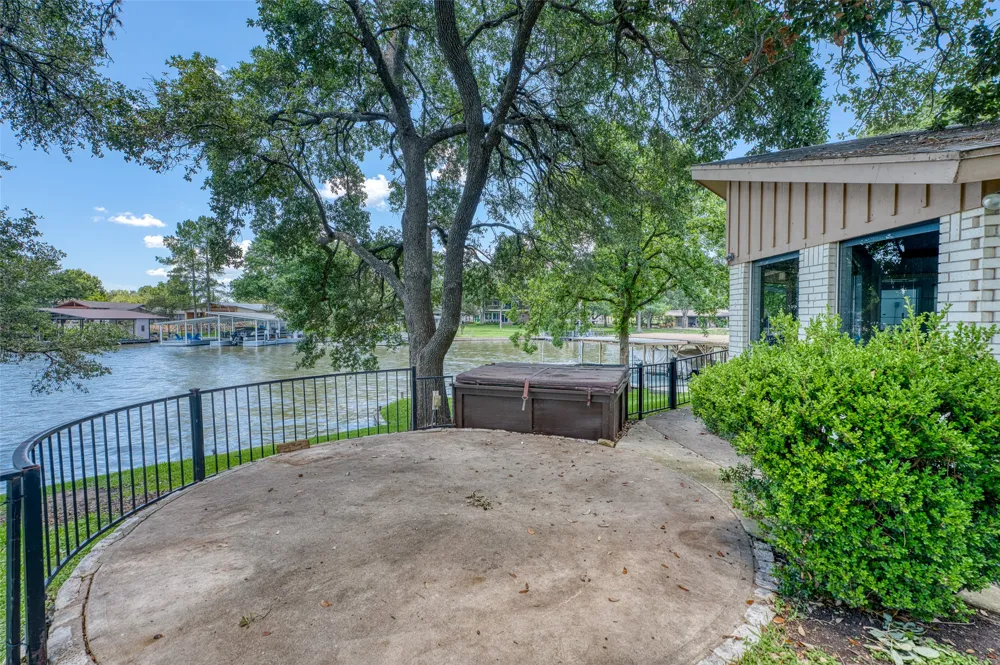 104 Bluebird Lane Highland Haven, TX 78654