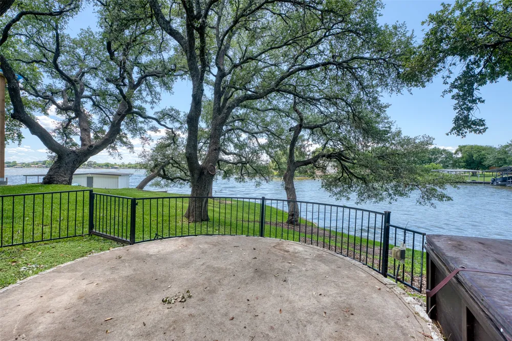 104 Bluebird Lane Highland Haven, TX 78654