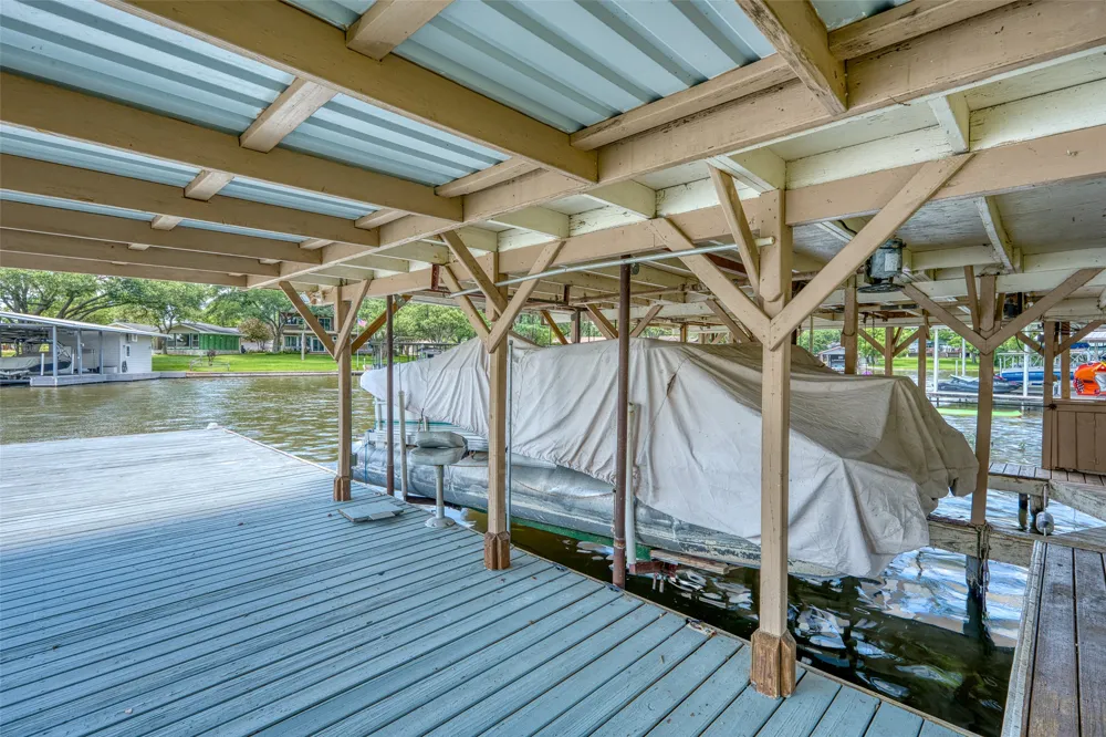104 Bluebird Lane Highland Haven, TX 78654