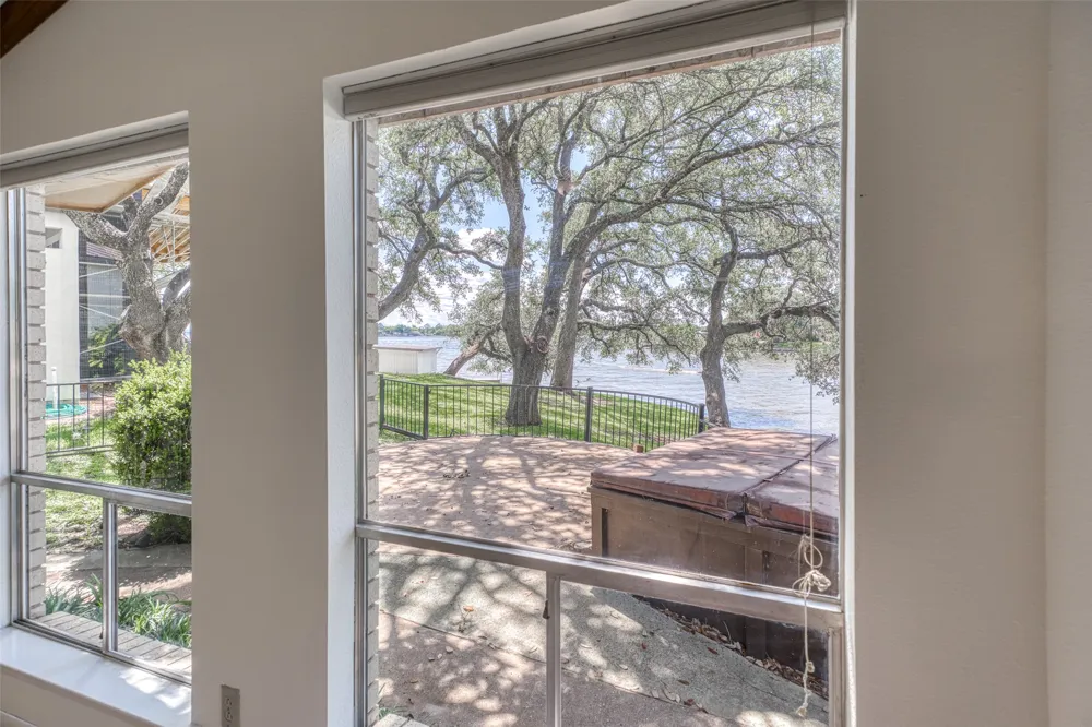 104 Bluebird Lane Highland Haven, TX 78654