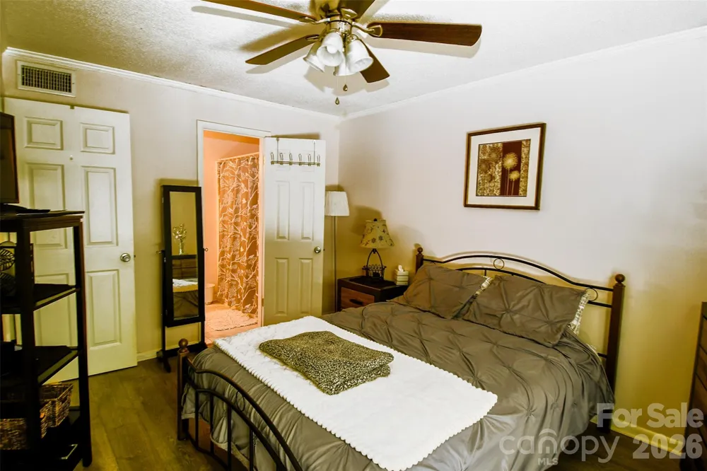 1046 Surry Lane Gastonia, NC 28054
