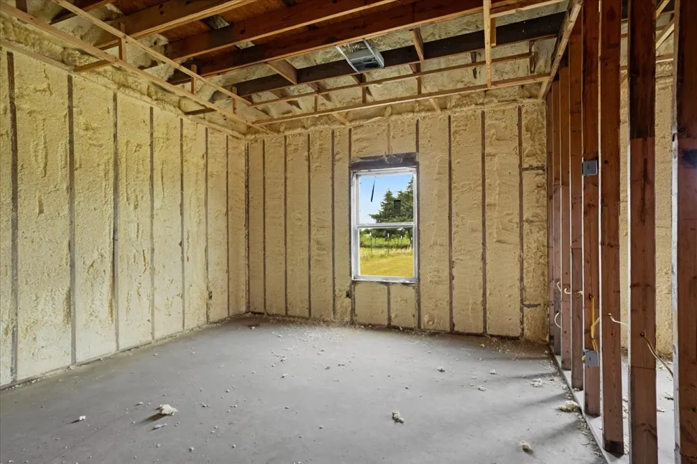 2463 County Road Savoy, TX 75479