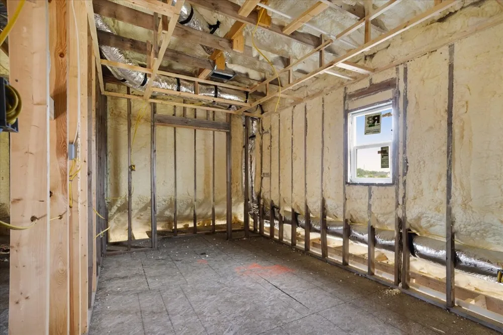 2463 County Road Savoy, TX 75479